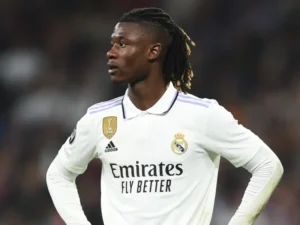 ليفربول يسعى للتعاقد مع نجم ريال مدريد لتعزيز خط الوسط بعد استبعاد كامافينجا من قائمة البيع